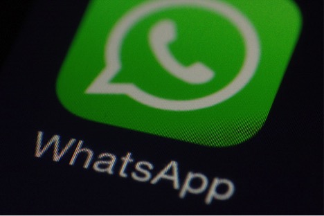 WhatsApp Spotted Developing a Boomerang Feature Camera