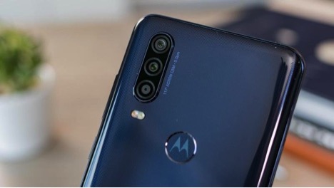 Motorola One Macro Review