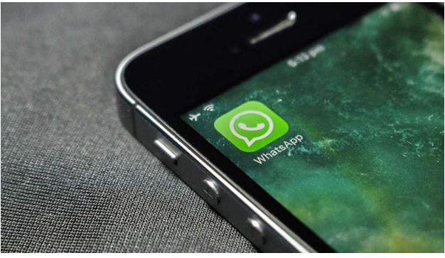 WhatsApp beta adds a dark wallpaper ahead of dark theme roll out