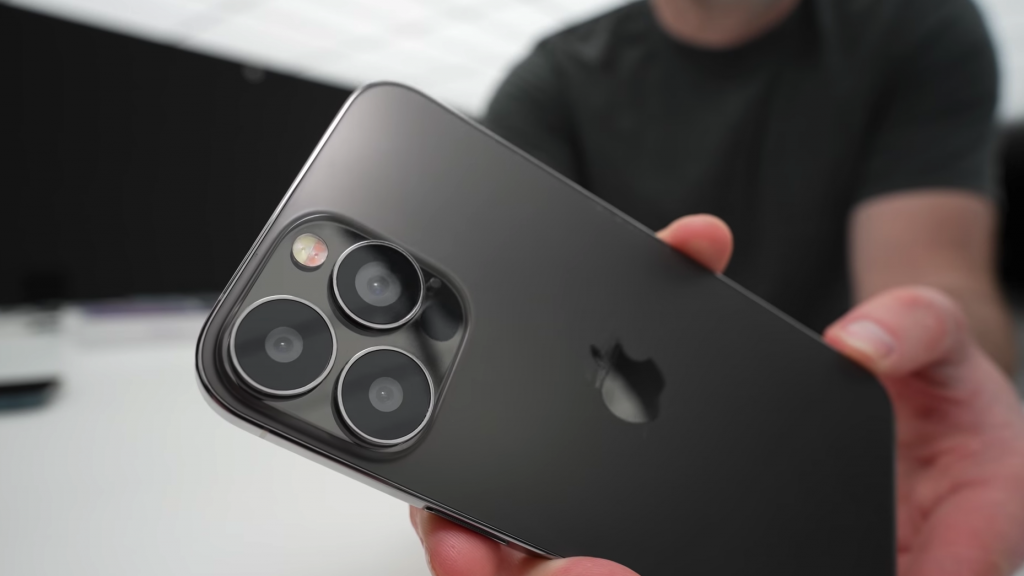 Apple Alerts iPhone Cameras May Be Destroyed
